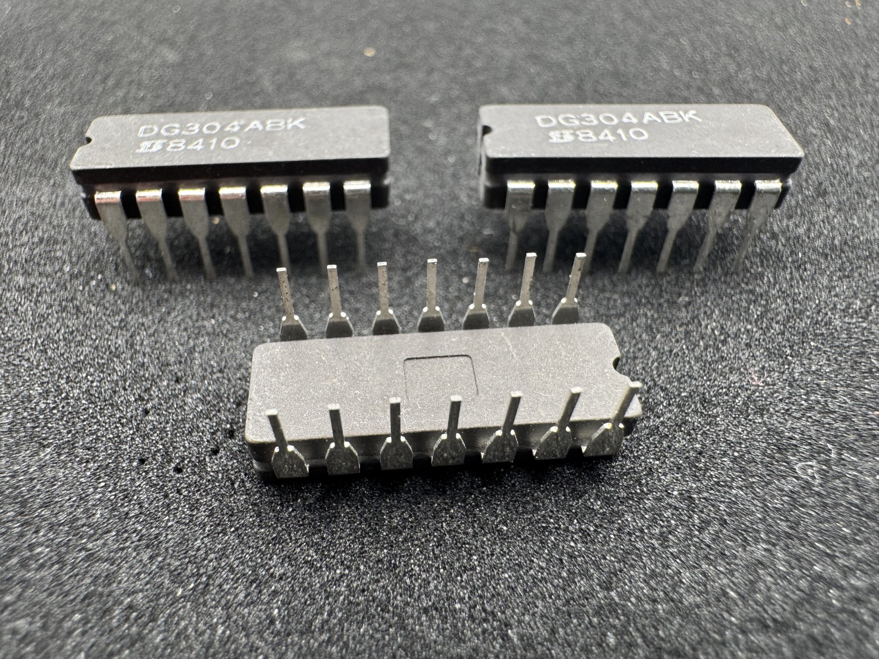 DG304ABK product photo 1