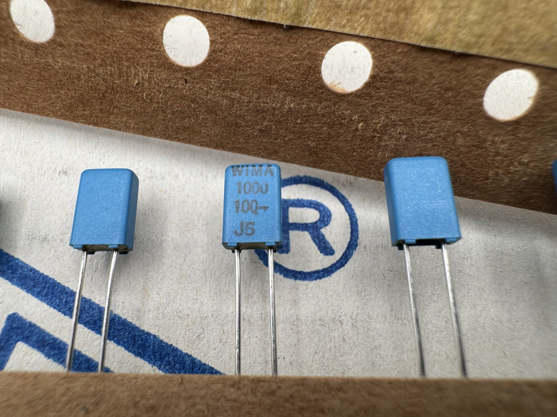 FKS-02 1000pF 100V ±20% 2.5x7x4.6 product photo 3
