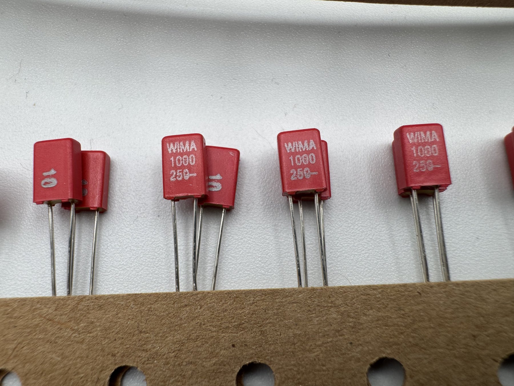 MKS02 0.1µF 63V ±10% 3x7.5x4.6 product photo 13