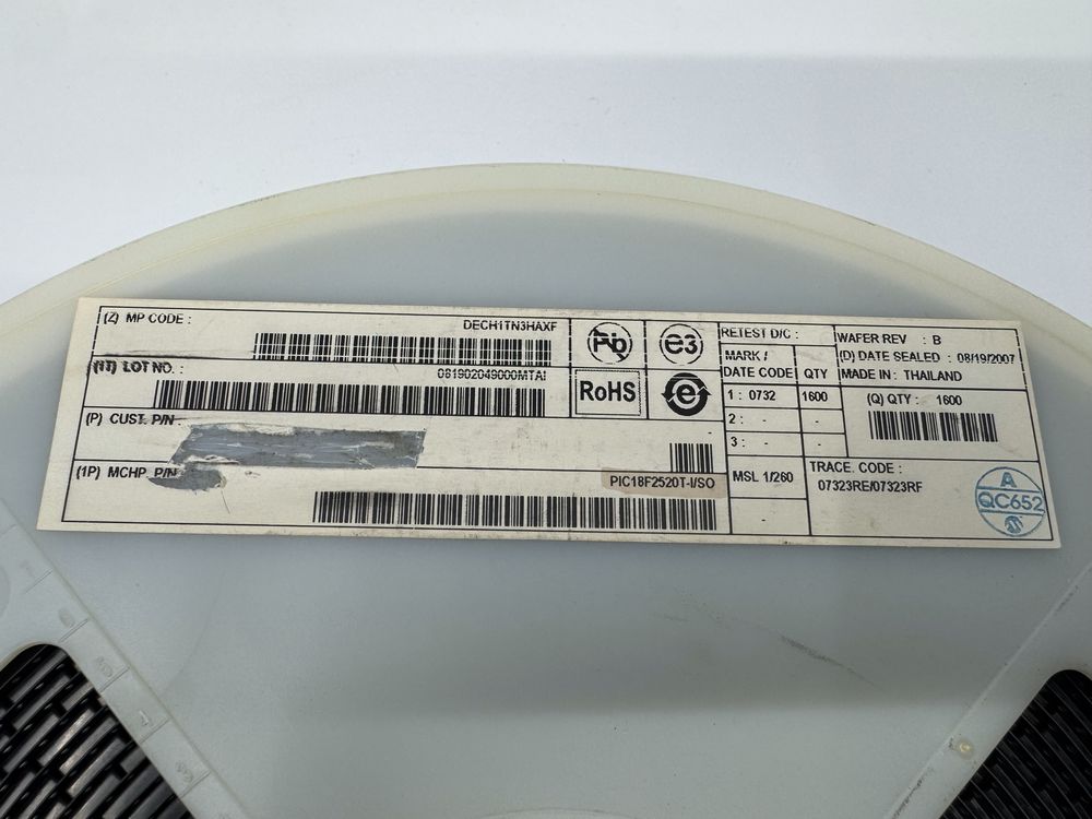 PIC18F2520T-I/SO product photo 2
