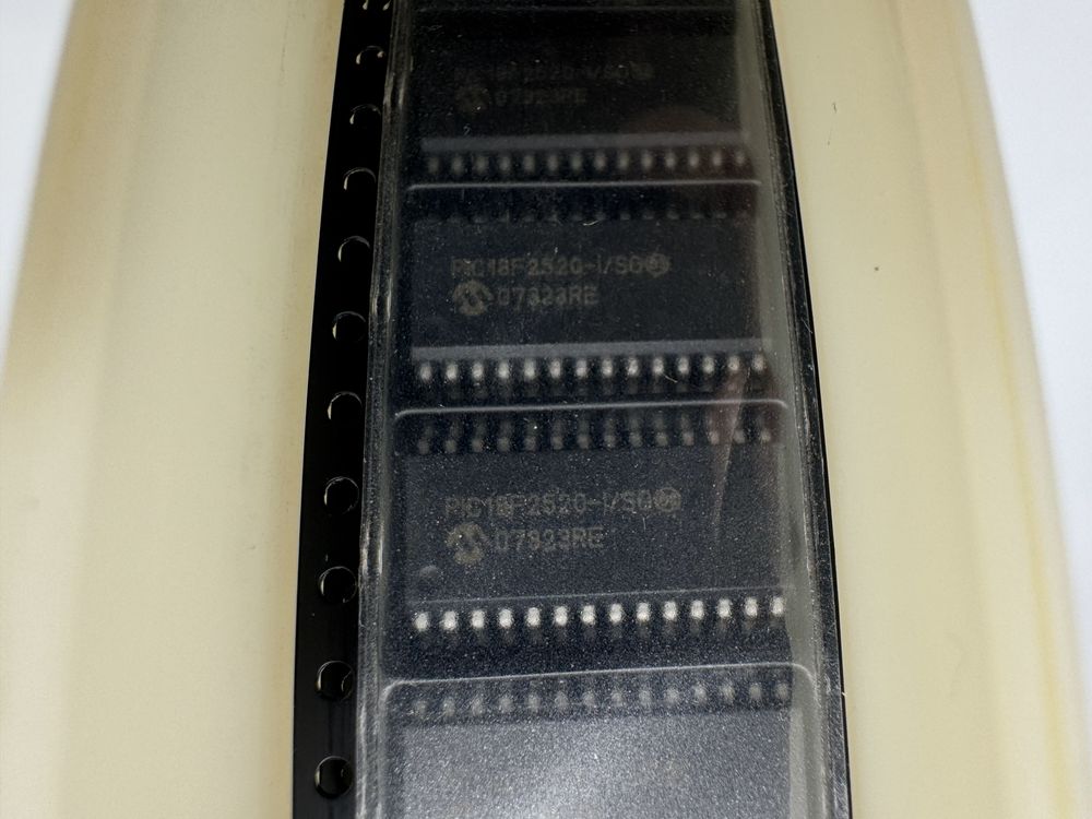PIC18F2520T-I/SO product photo 4
