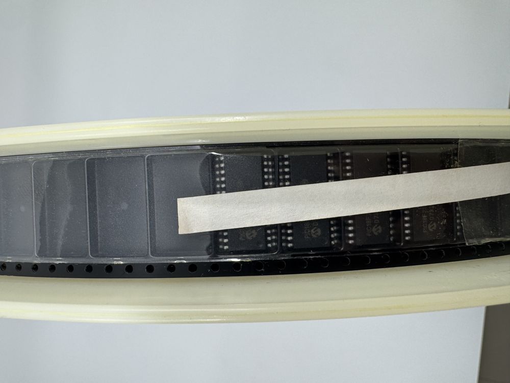 PIC18F2520T-I/SO product photo 5