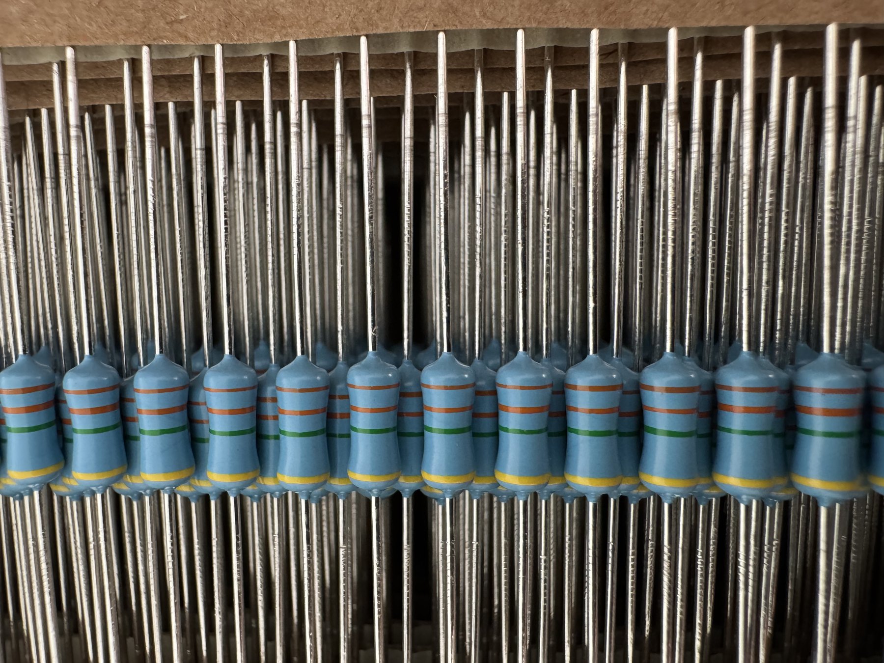 RESISTOR ALUMINUM HOUSE AND POWER MIX product photo 1095