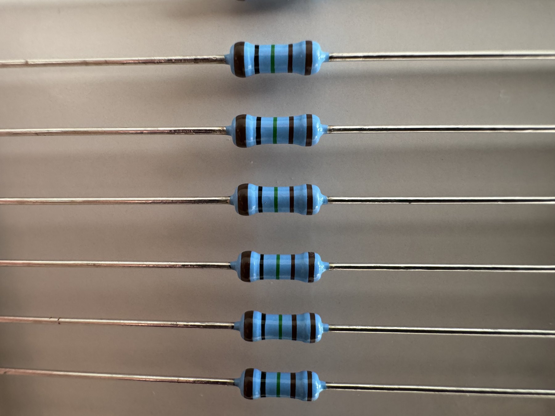 RESISTOR ALUMINUM HOUSE AND POWER MIX product photo 686