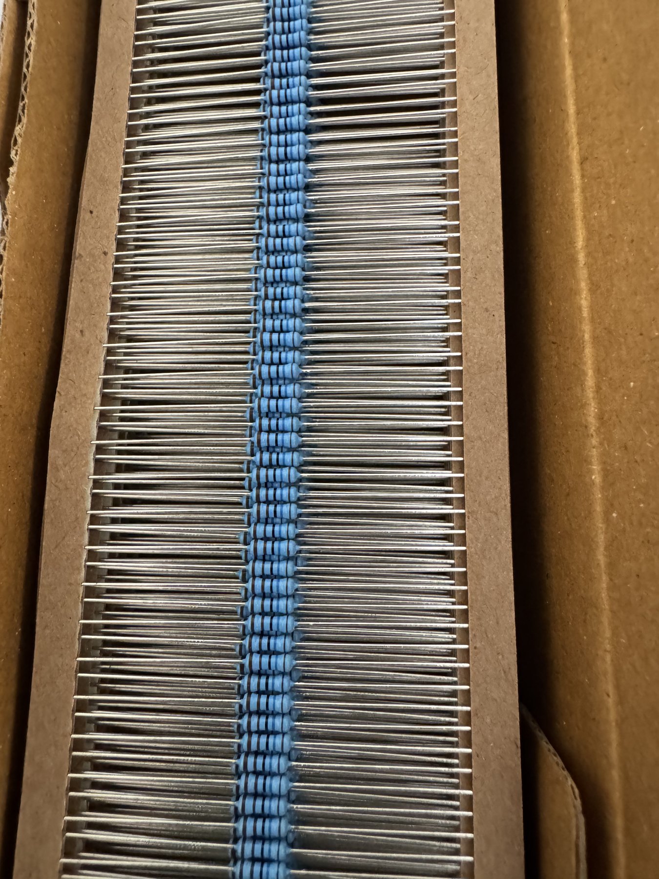 RESISTOR ALUMINUM HOUSE AND POWER MIX product photo 812
