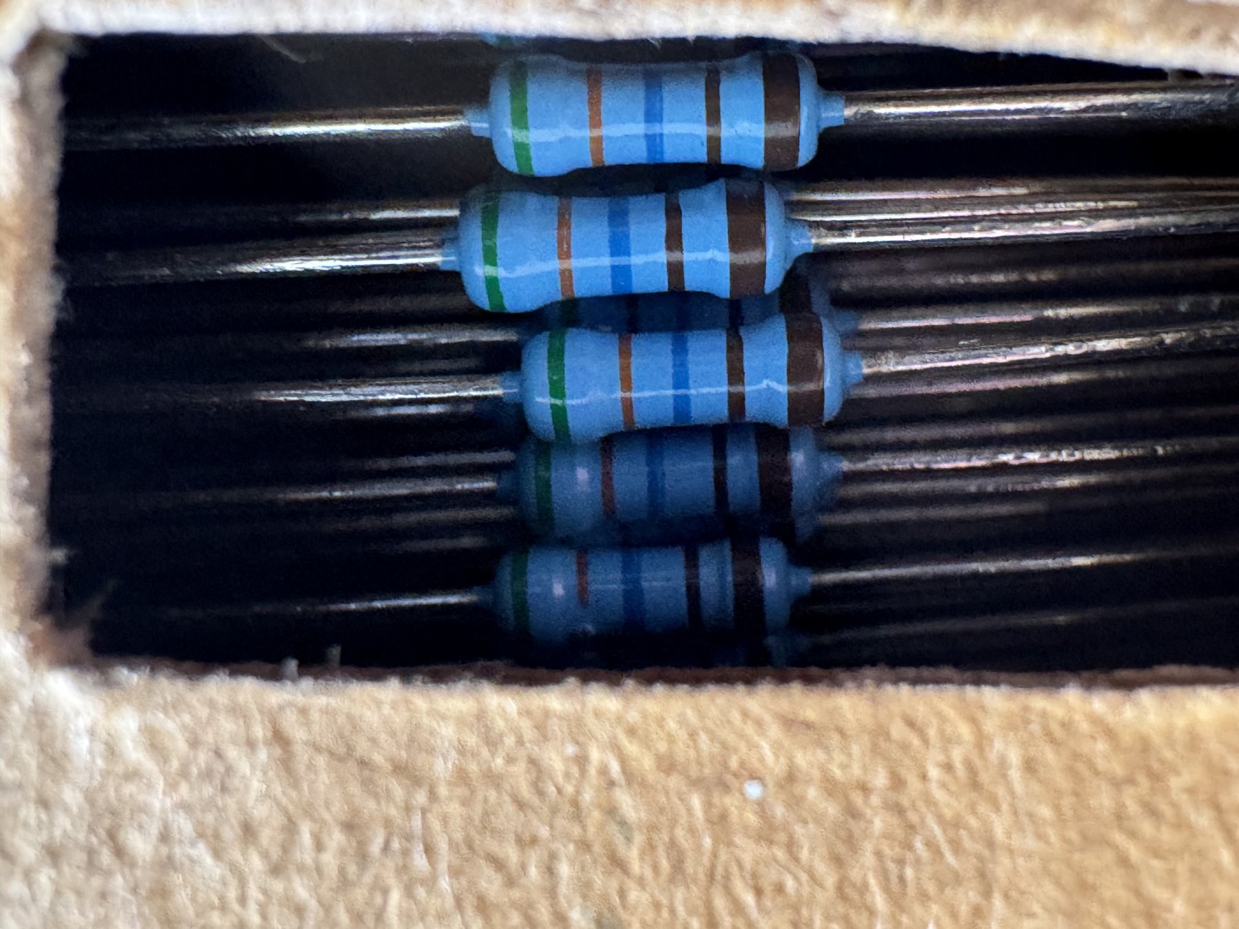 RESISTOR ALUMINUM HOUSE AND POWER MIX product photo 881