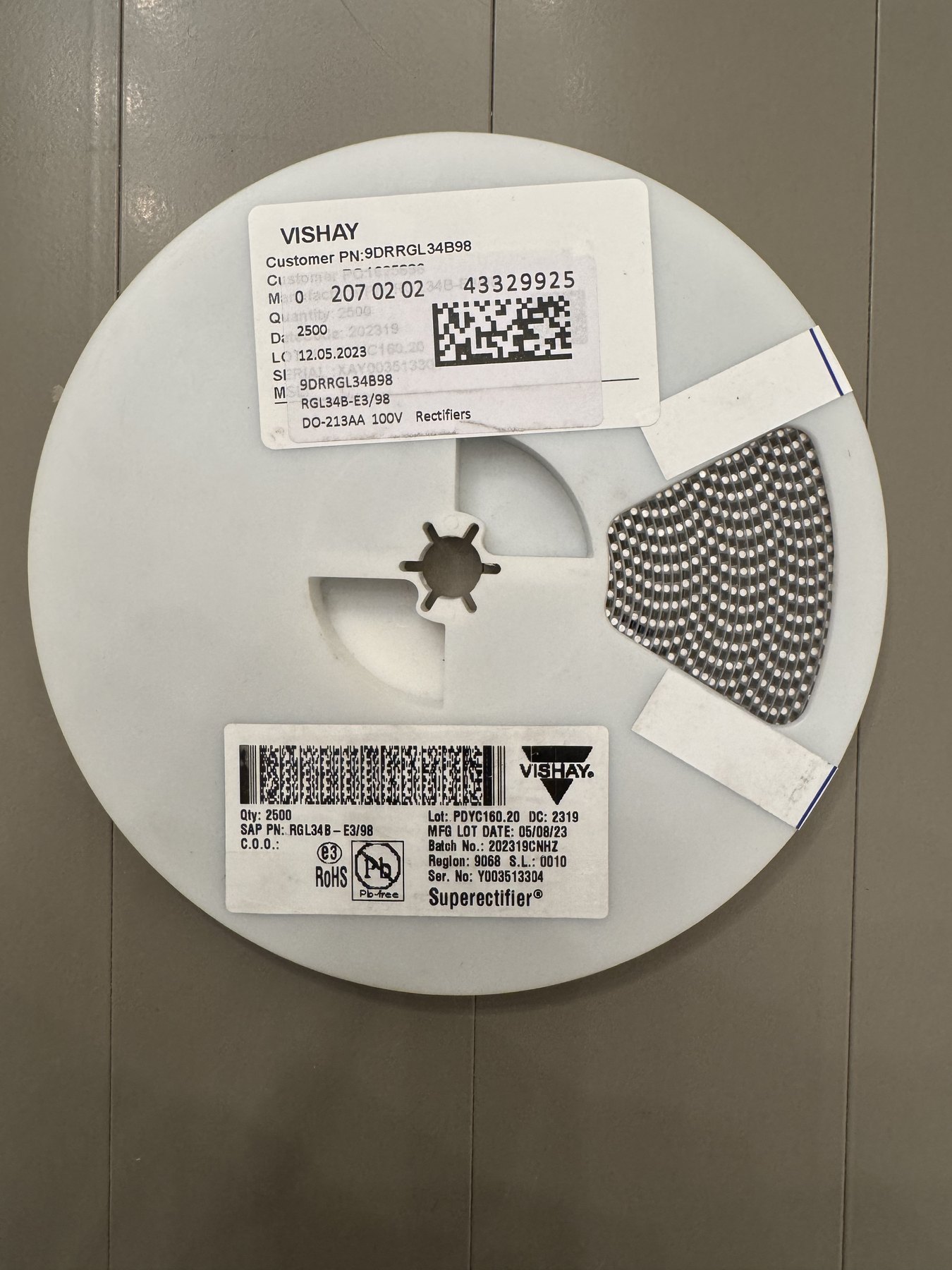 RGL34B-E3/98 product photo 1
